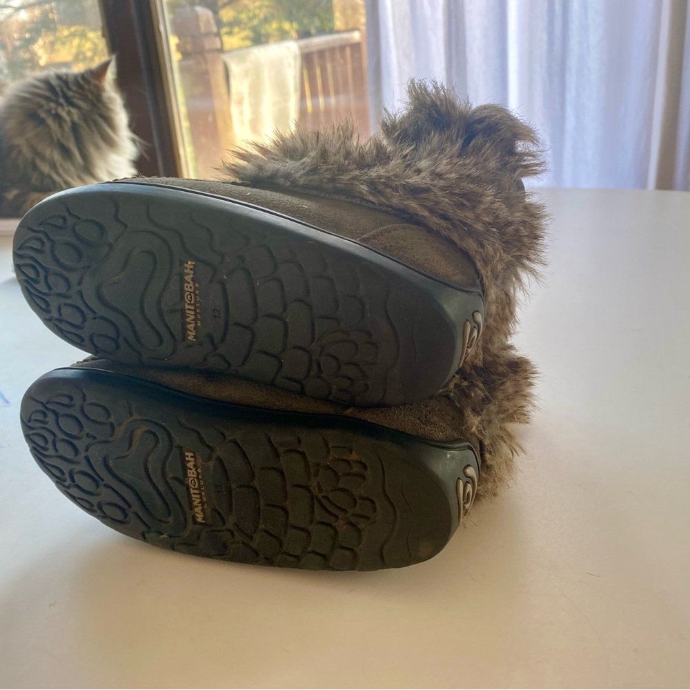 Manitobah MukLuks kids size 12 Boots